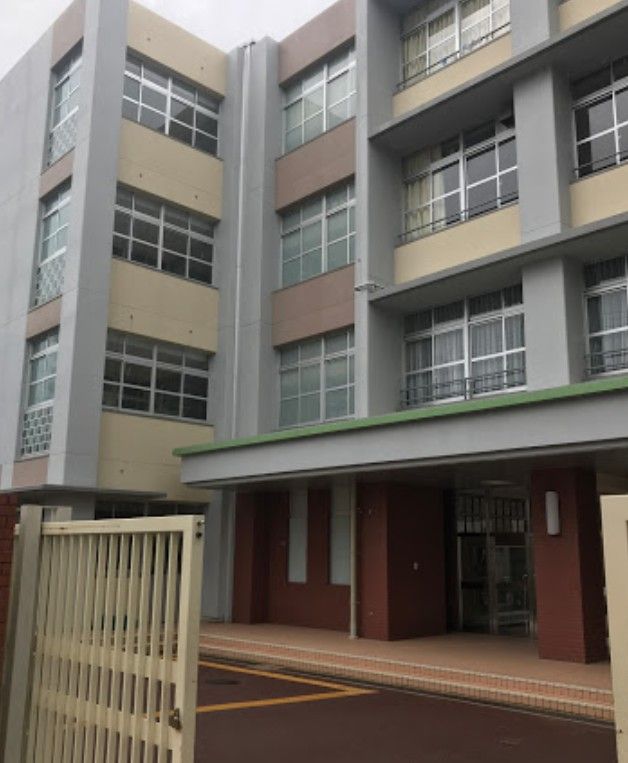 近くの緑中学校まで550m(徒歩7分)