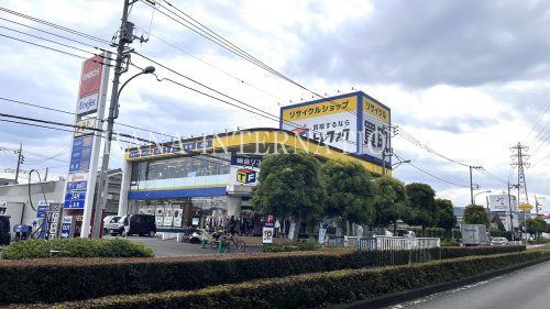 近くのトレジャータウンまで1,072m(徒歩14分)