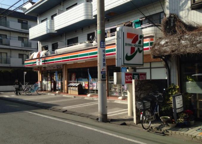 近くのコンビニまで351m（徒歩5分）