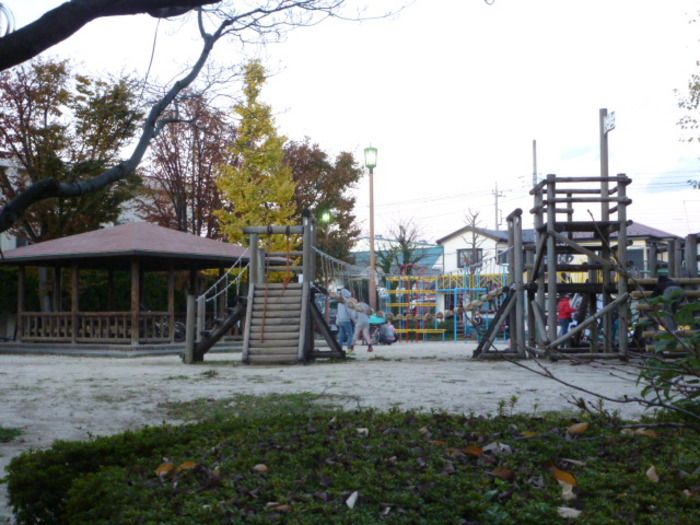 近くの谷中公園まで808m(徒歩11分)