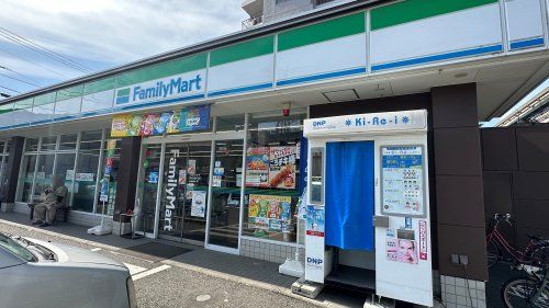 近くのファミリーマート 東大和桜が丘店まで261m（徒歩4分）