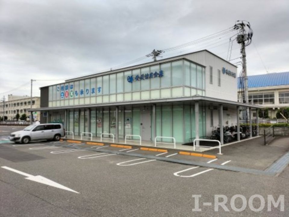 近くの愛媛信用金庫雄郡支店まで533m（徒歩7分）