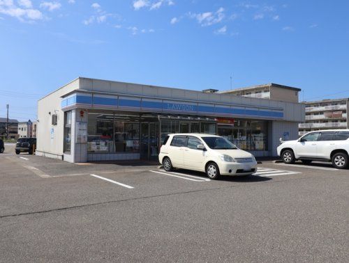 近くのコンビニまで342m（徒歩5分）