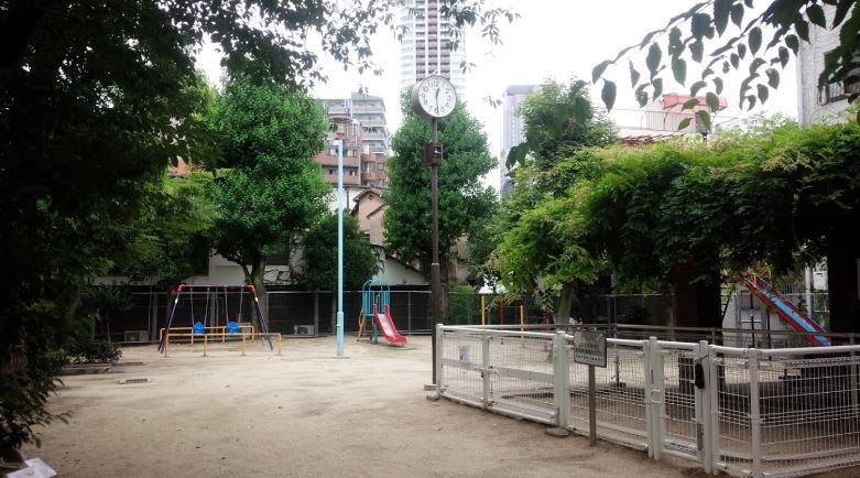 近くの済美公園まで367m（徒歩5分）