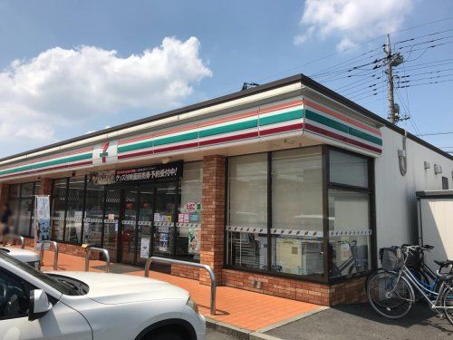 近くのセブンイレブン 太田市新井町店まで614m（徒歩8分）