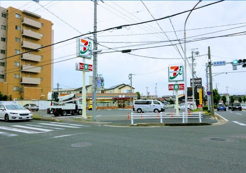 近くのコンビニまで169m（徒歩3分）