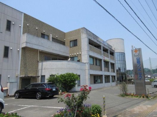 近くの医療法人山田クリニックまで737m（徒歩10分）