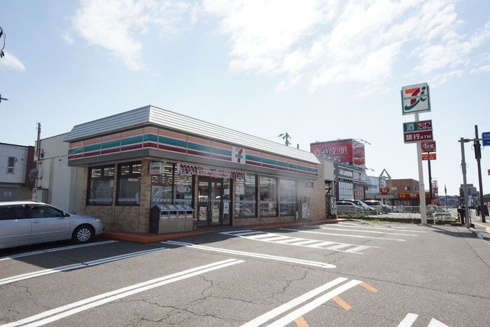 近くのセブンイレブン 柏崎穂波町店まで208m（徒歩3分）