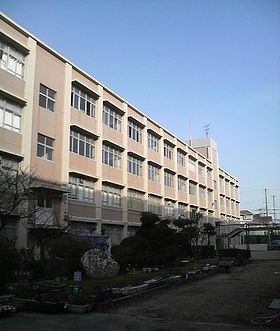 近くの神戸市立星和台中学校まで435m（徒歩6分）
