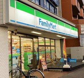 近くのファミリーマート 東伏見北口店まで317m(徒歩4分)