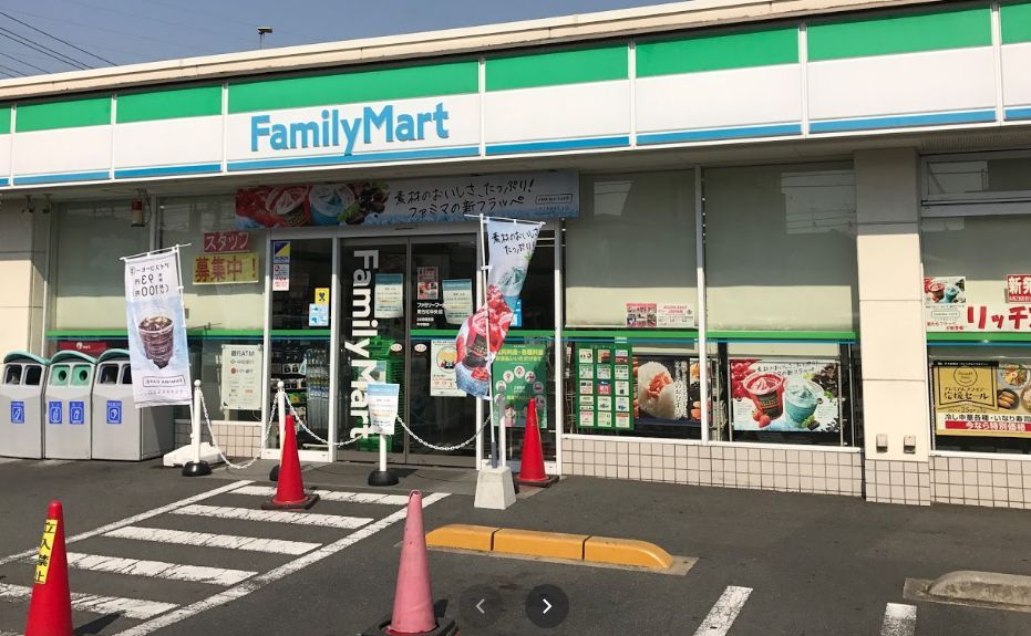 近くのファミリーマート 東古松中央店まで645m（徒歩9分）