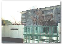 近くの第五中学校まで1,122m(徒歩15分)