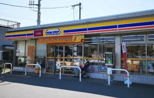 近くのミニストップ 葉山御用邸前店まで555m（徒歩7分）