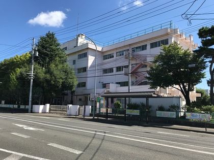 近くの小学校まで714m（徒歩9分）