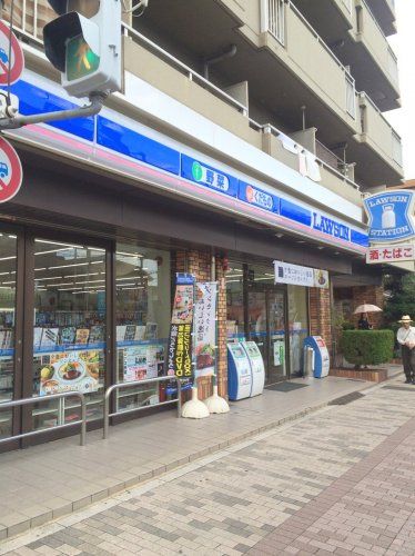 近くのローソンまで398m（徒歩5分）