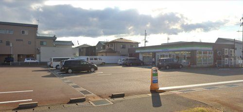近くのファミリーマート長岡来迎寺店まで234m(徒歩3分)