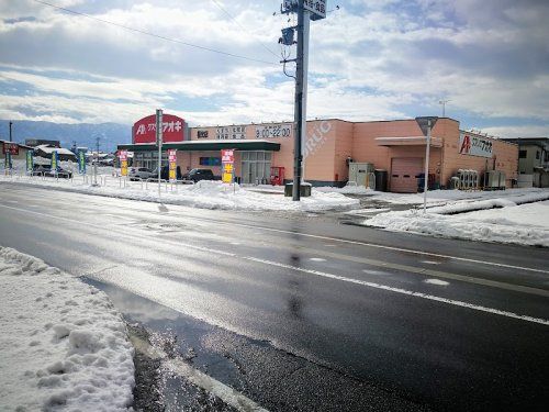 近くのクスリのアオキ福光店まで972m（徒歩13分）