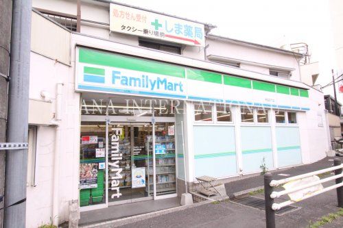 近くのファミリーマート 柿生駅前店まで764m（徒歩10分）