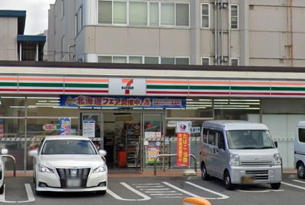 近くのコンビニまで375m（徒歩5分）