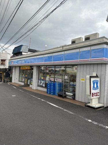 近くのコンビニまで365m（徒歩5分）