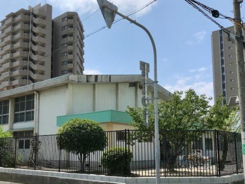 近くの大阪市立みどり小学校まで334m(徒歩5分)