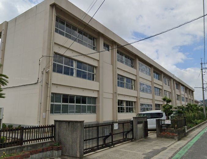 近くの倉敷市立庄中学校まで275m(徒歩4分)