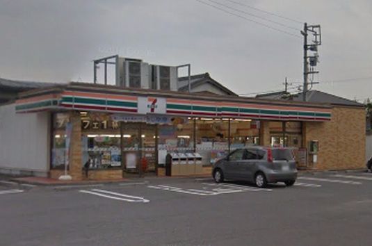 近くのセブン－イレブン半田栄町店まで637m（徒歩8分）