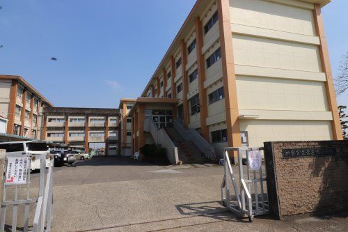 近くの一宮市立葉栗北小学校まで1,287m(徒歩17分)