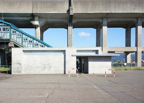 近くの北長岡駅まで1,156m（徒歩15分）