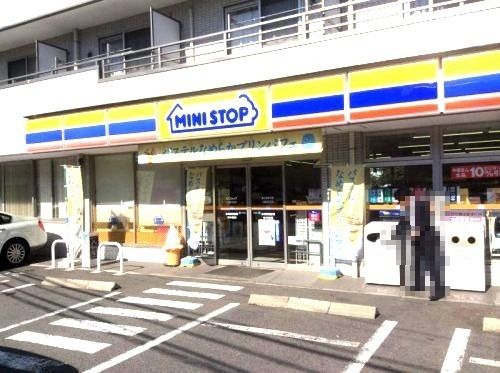 近くのミニストップ 川崎井田店まで641m（徒歩9分）