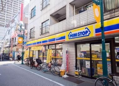 近くのミニストップ 北千住店まで305m（徒歩4分）