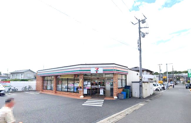 近くのコンビニまで1,165m（徒歩15分）