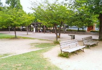 近くの金岡公園野球場まで1,281m(徒歩17分)