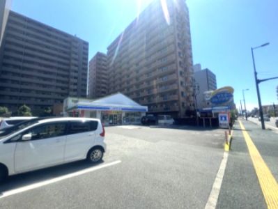 近くのローソン 徳島佐古六番町店まで69m（徒歩1分）
