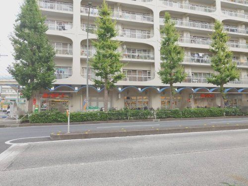 近くのヨークマート　磯子店まで304m（徒歩4分）