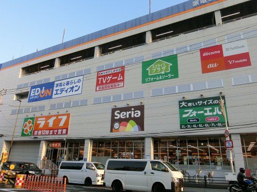 近くのセリア エディオン京橋店まで277m（徒歩4分）
