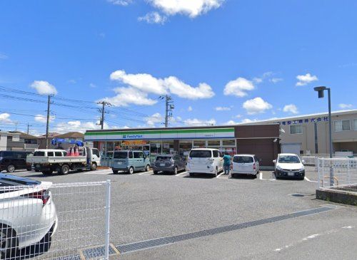 近くのファミリーマート 市原潮見通り店まで894m（徒歩12分）