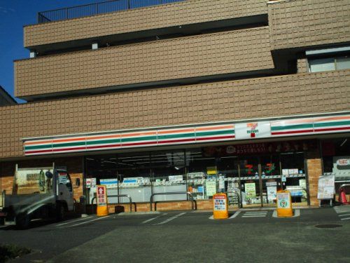 近くのコンビニまで789m（徒歩10分）