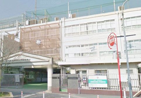 近くの大阪電気通信大学高等学校まで1,044m（徒歩14分）