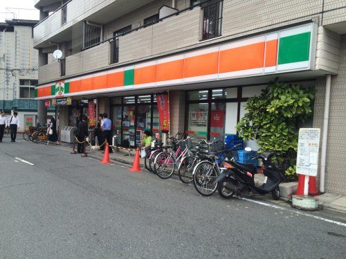 近くのサンクス西三荘店まで383m（徒歩5分）