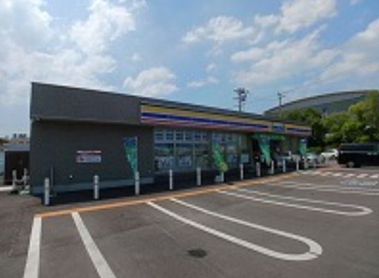 近くのミニストップ 県立図書館前店まで1,329m(徒歩17分)