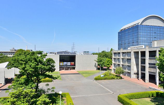 近くの大学・短大まで2,081m（徒歩27分）