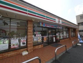 近くのコンビニまで758m（徒歩10分）