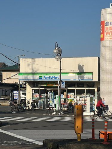 近くのファミリーマート 千川駅北店まで388m（徒歩5分）