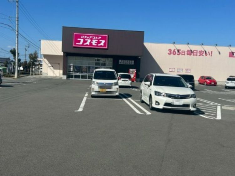近くのドラッグストアコスモス 新居浜松木店まで1,182m（徒歩15分）