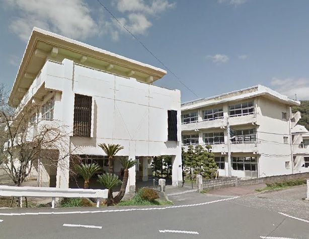 近くの諫早市立喜々津中学校まで353m(徒歩5分)