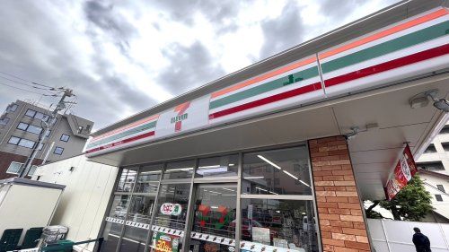 近くのセブン-イレブン 調布布田２丁目店まで322m（徒歩5分）