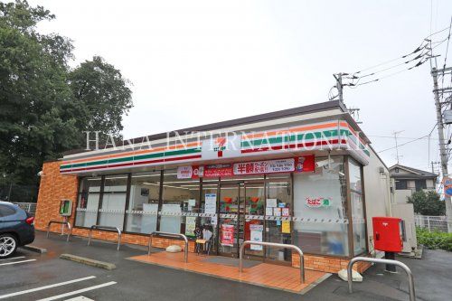 近くのコンビニまで396m（徒歩5分）