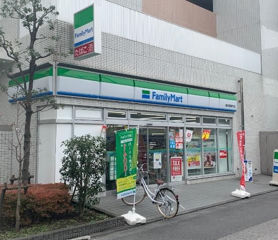 近くのファミリーマート 墨田両国東口店まで20m(徒歩1分)