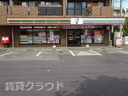 近くのコンビニまで252m（徒歩4分）